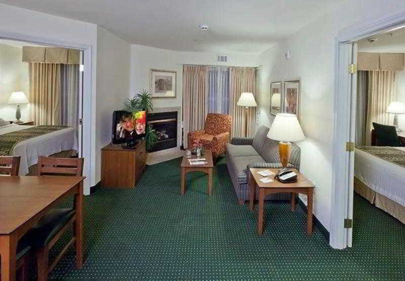 Residence Inn By Marriott Corona Riverside Oda fotoğraf